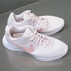 Nike Women's revolution 6 Next Nature running shoe   Size 9.5 
Light Pink